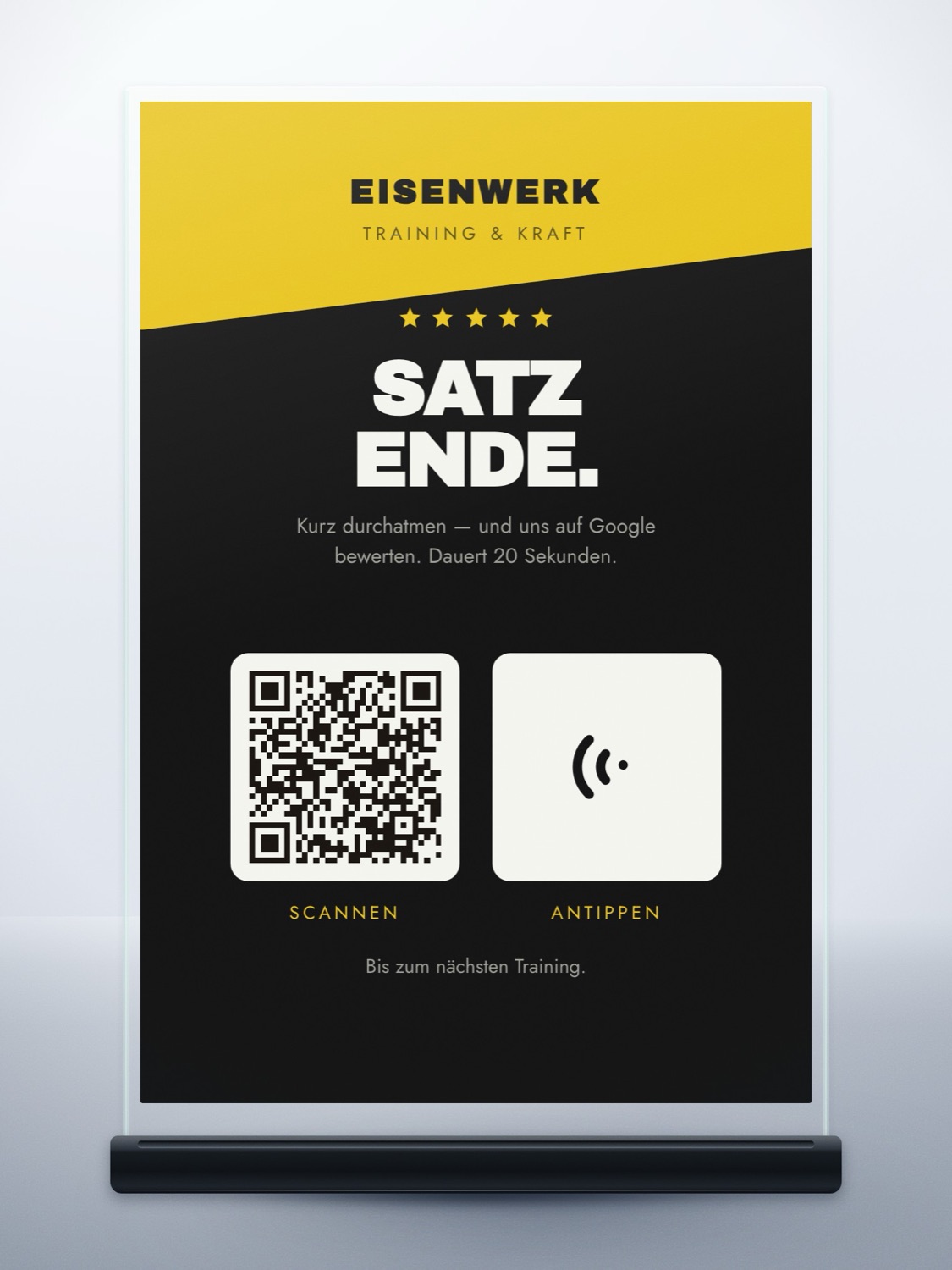 Schwarz-gelbe Bewertungskarte eines Fitnessstudios im Acrylaufsteller